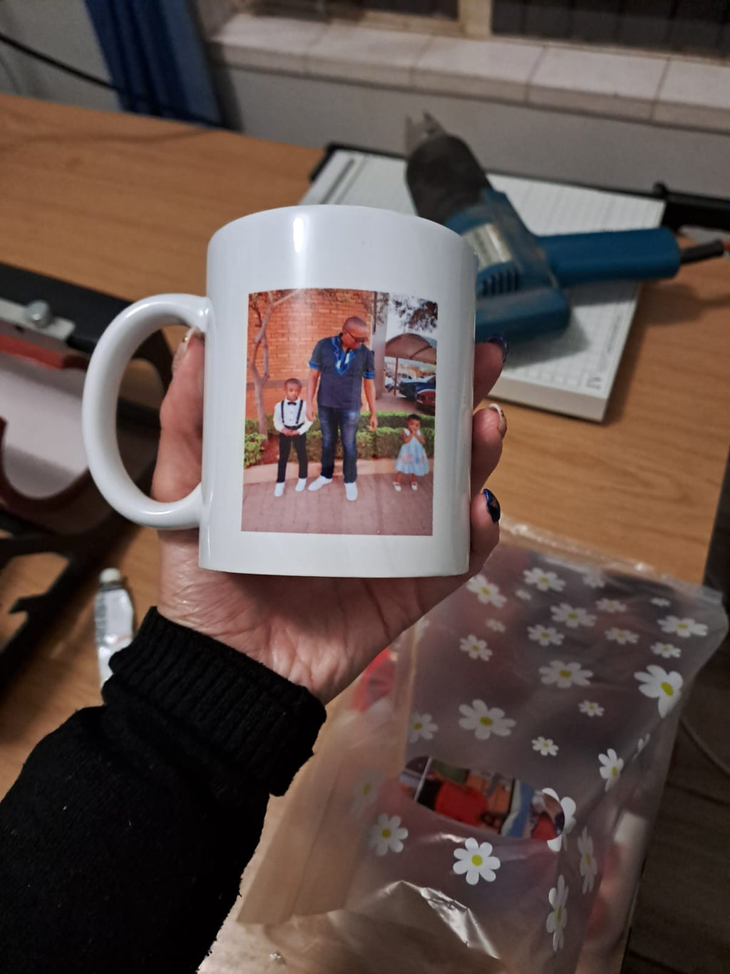 Custom Photo Mugs & Graphic Drinkware